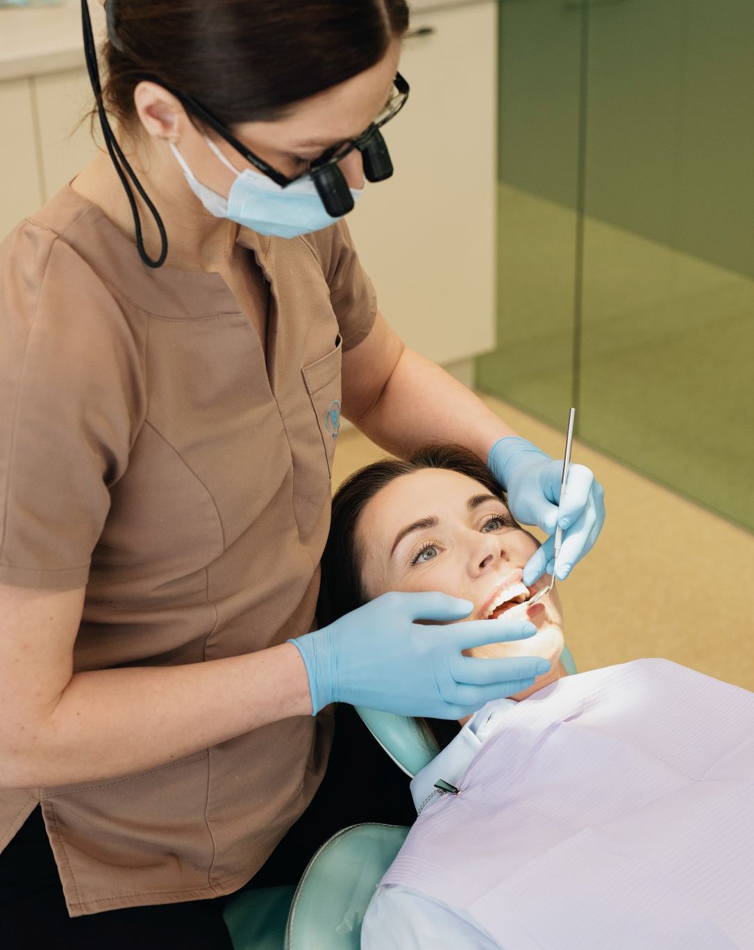 ŠYPSENOS EKSPERTAI odontologijos klinika chirurgijos burnos higiena